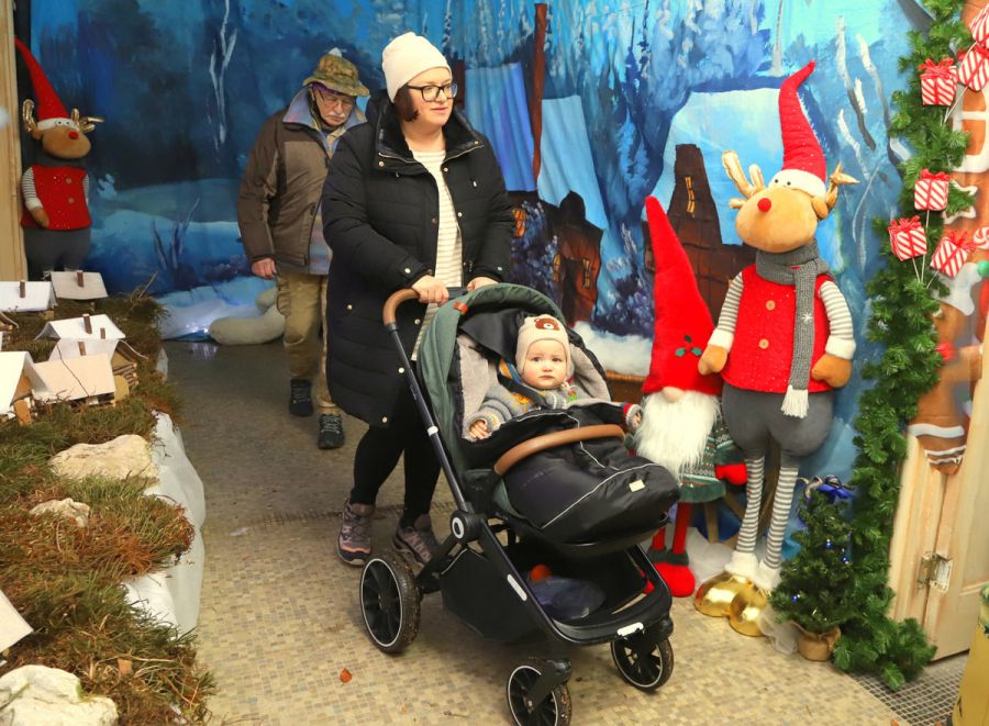 NČ--De-Costovi-so-si-ogledali-Ledeno-kirurgijo----Foto-Jože-Miklavc--IMG_1494