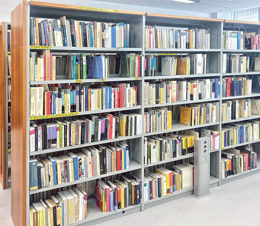 knjižna-polica_1186