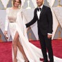 Chrissy Teigen in John Legend sta bila na Oskarjih videti zelo zaljubljena.