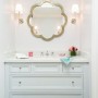 Ogledalo netradicionalne oblike je preprost in učinkovit način, kako narediti poudarek v kopalnici, ne glede na stil ali velikost. Vintage stil ponuja zanimive oblike in številne modele. To je odličen