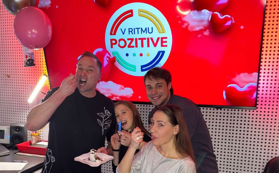 S SLASTNIMI POLJUBI IN ORGAZMIČNIMI KOKTEJLI PRAZNOVALI PRVO OBLETNICO V RITMU POZITIVE