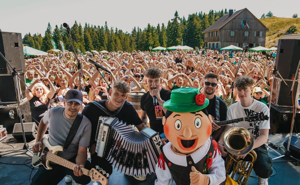 Rekordna generalka veličastna napoved spektakularnega finala v Planici