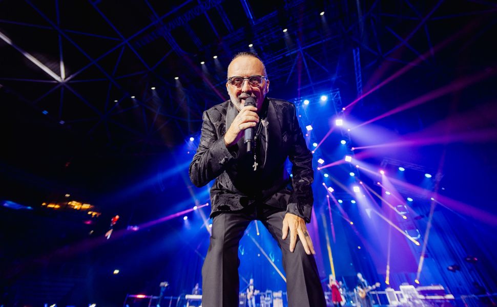 18 let, 18 izvajalcev in nepozabna noč – silvestrski spektakel na Aktual TV