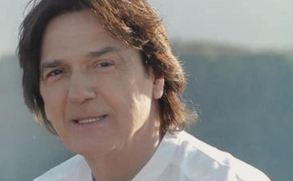 Nepričakovano: Zdravko Čolić zaradi ljubezni iz mladosti stopil iz odra