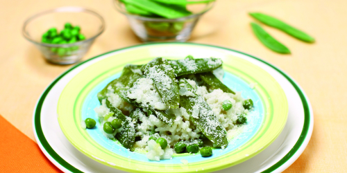 Rižota s stročjim grahom in parmezanom