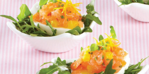 Jajca, polnjena z lososom in pomarančno solato