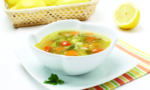Poletna zelenjavna juha z limono